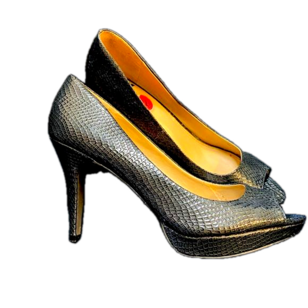 Fergie, Size 10 GUC!
